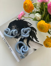 Load image into Gallery viewer, Pacific blue teamster knot, two-half hitches, & midshipman’s hitch