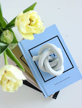 Load image into Gallery viewer, Manger Knot